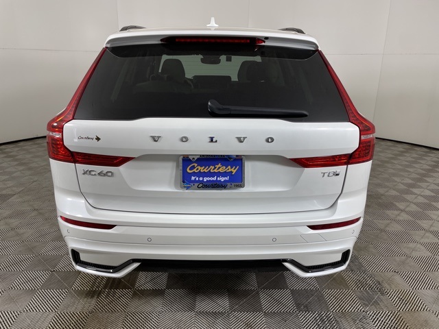 2025 Volvo XC60 T8 Plus photo 6