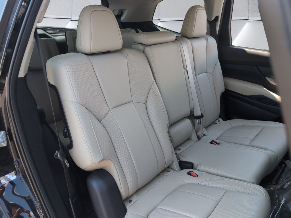 2023 Subaru Ascent Limited photo 16