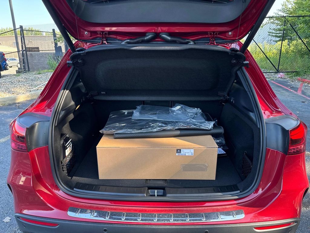 2026 Mercedes Benz GLA 250 4MATIC photo 3