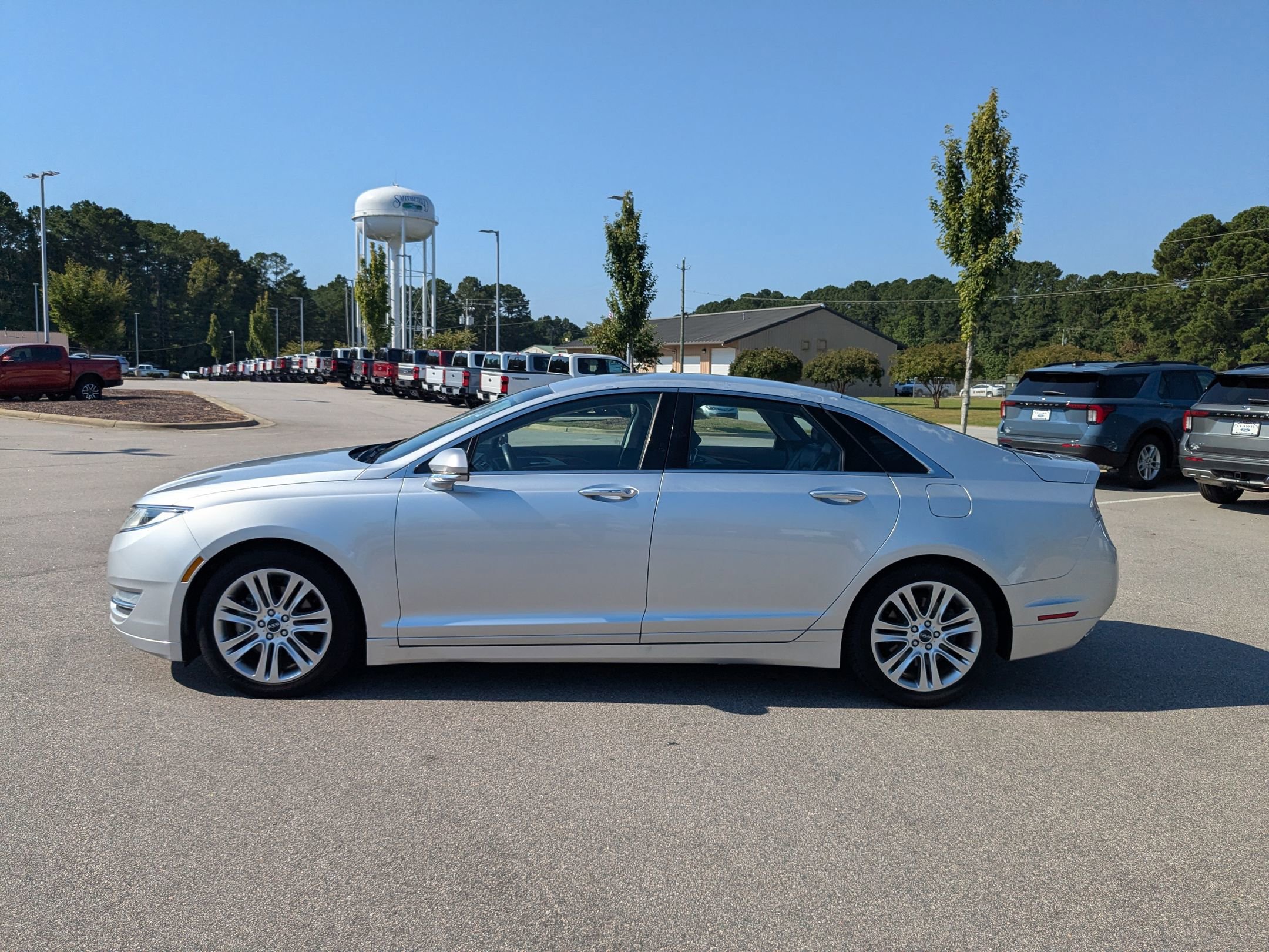 2016 Lincoln MKZ Base photo 11