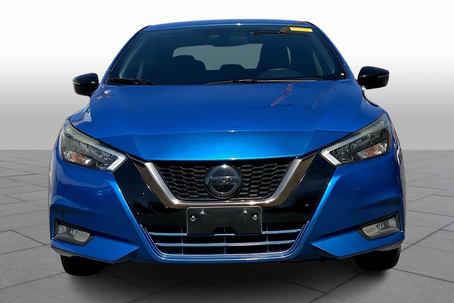 2020 Nissan Versa SR photo 3