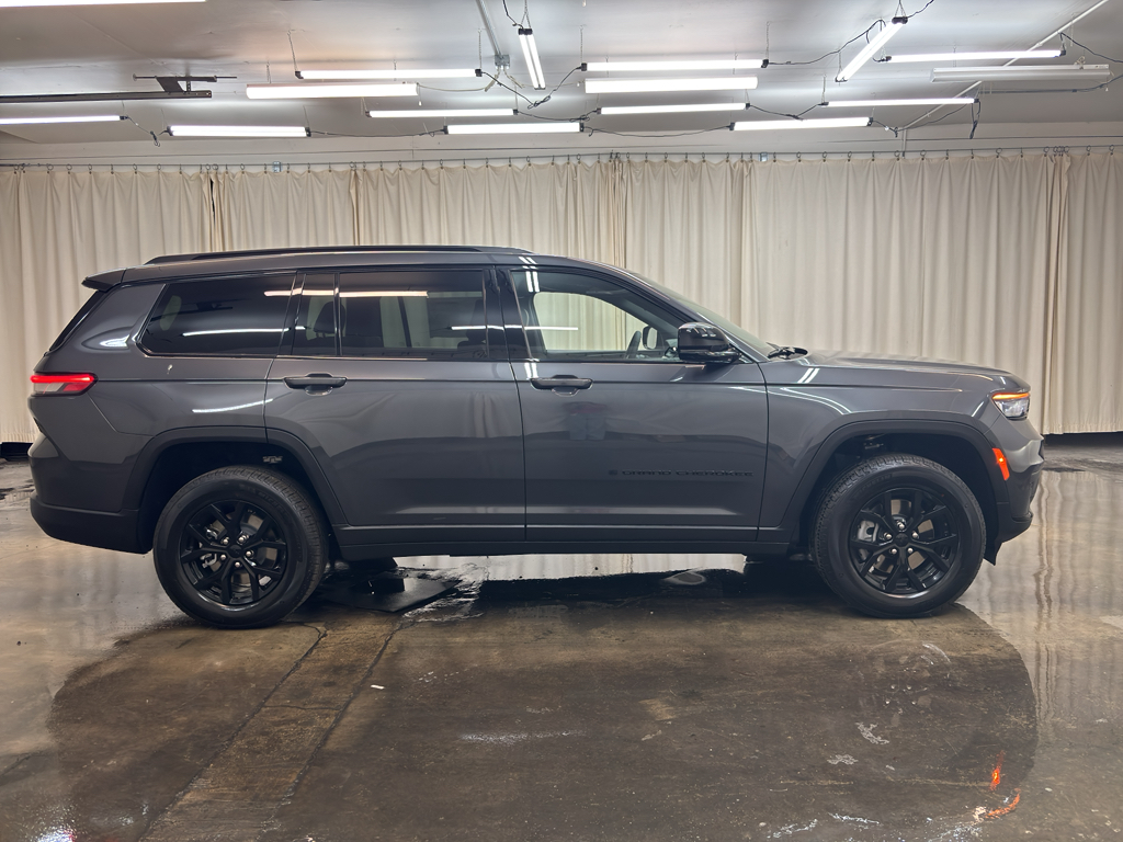 2025 Jeep Grand Cherokee Altitude X photo 2