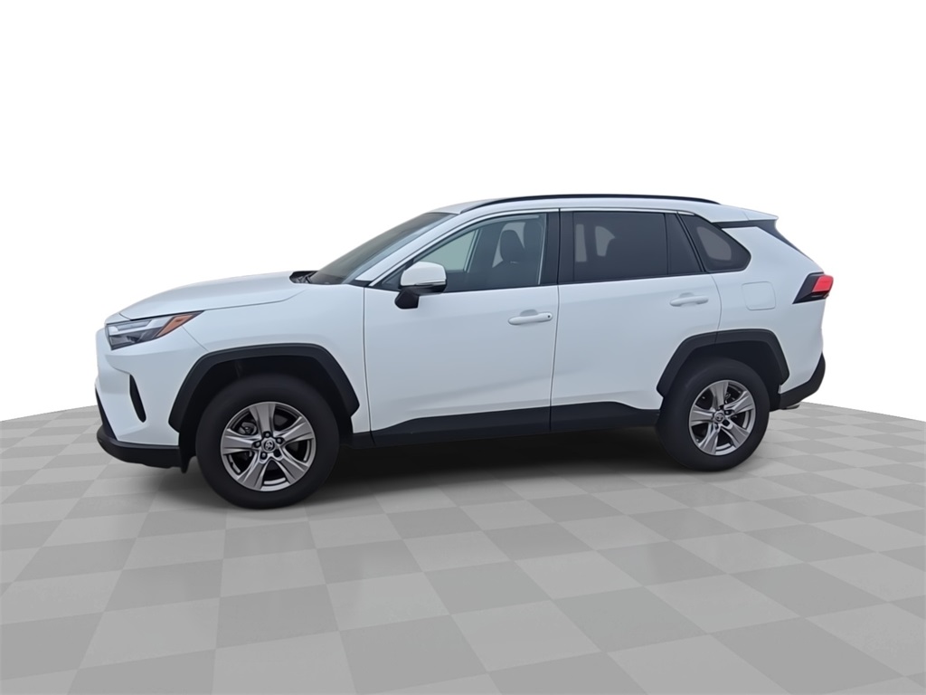2024 Toyota RAV4 XLE photo 4
