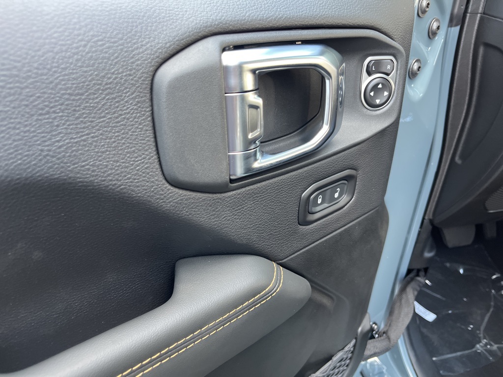 2025 Jeep Gladiator Sport photo 38