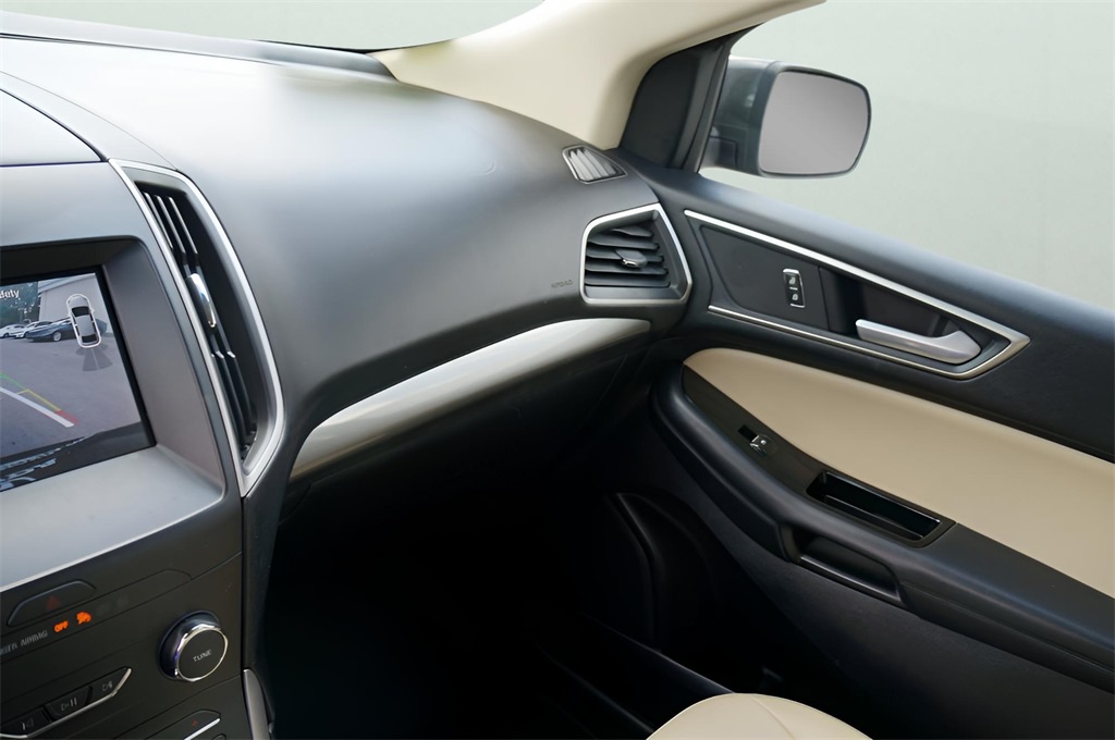 2019 Ford Edge SEL photo 17