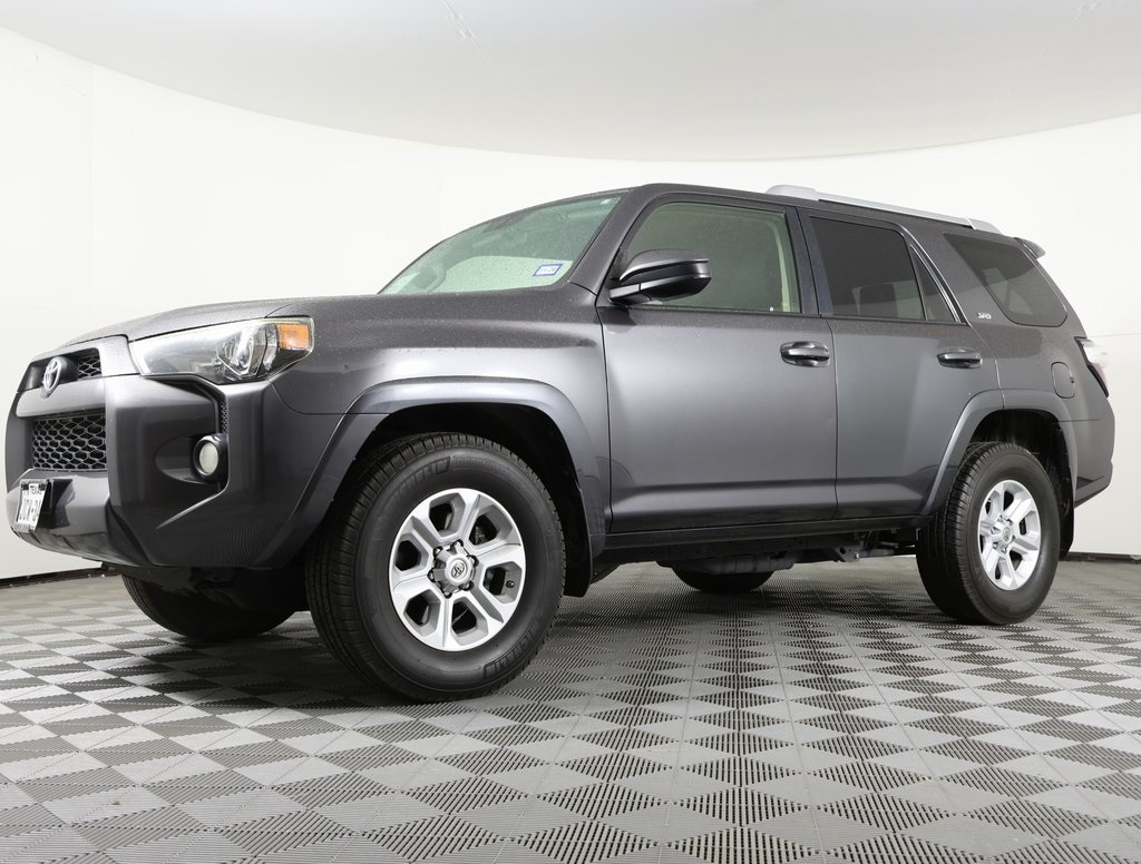 2016 Toyota 4Runner SR5's photo