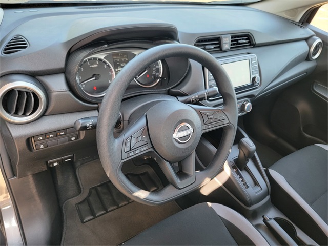 2025 Nissan Versa 1.6 S photo 13