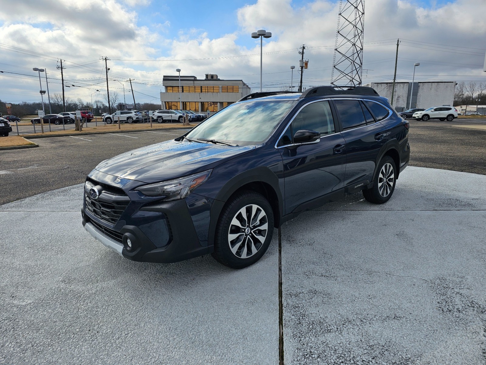 2025 Subaru Outback Limited XT photo 2