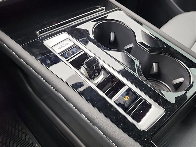 2025 Volkswagen Atlas Cross Sport SEL R-Line photo 19