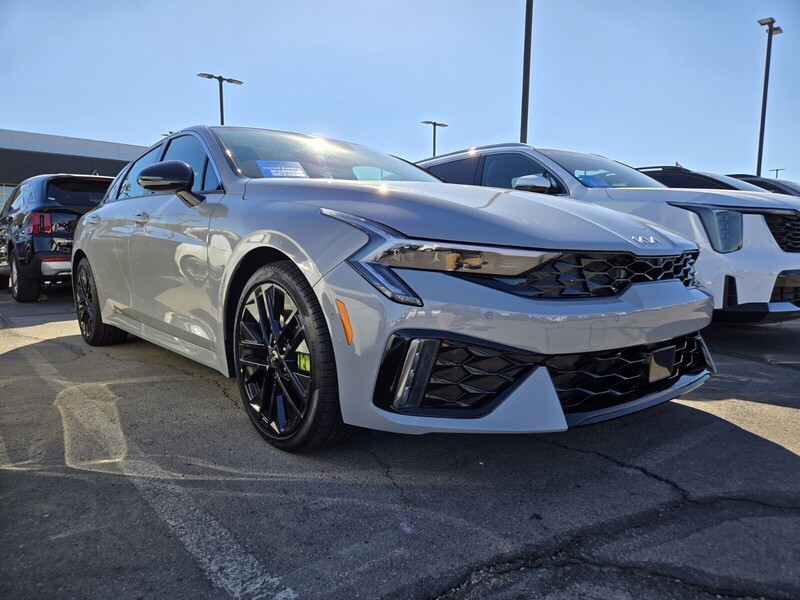 2025 Kia K5 GT photo 2