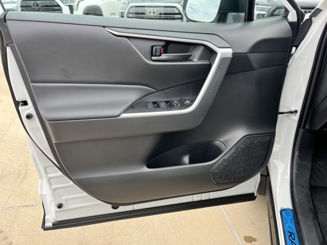 2025 Toyota RAV4 LE photo 16