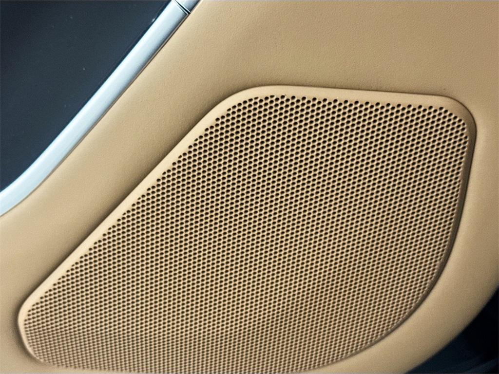 2025 Land Rover Range Rover SE photo 12