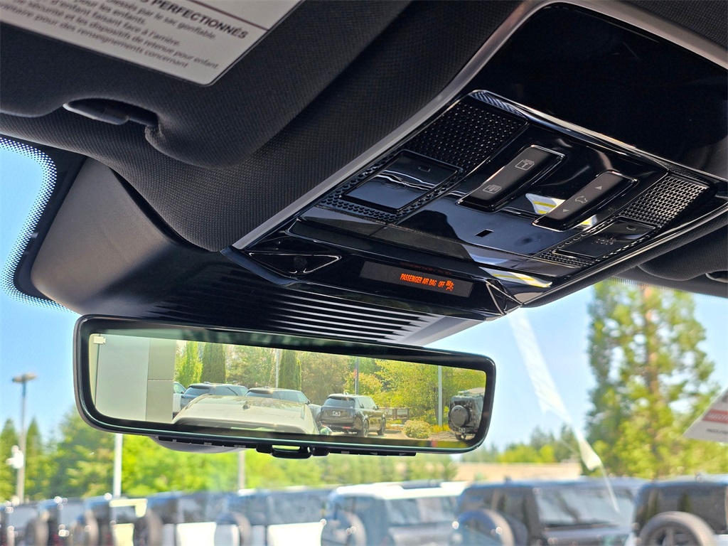 2025 Land Rover Range Rover SE photo 16