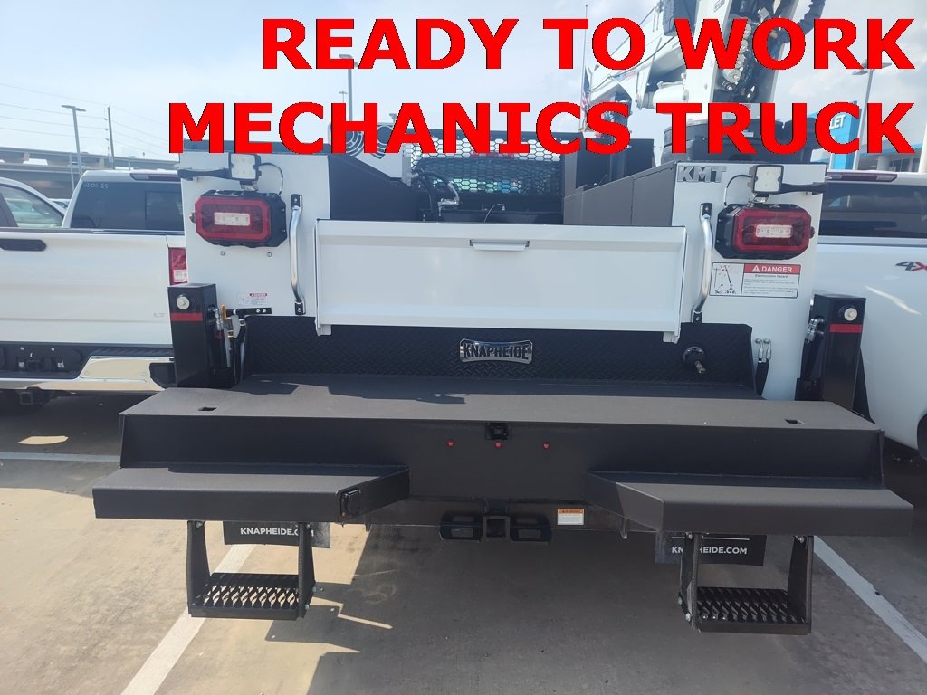 2023 Chevrolet Silverado 6500HD Work Truck photo 4