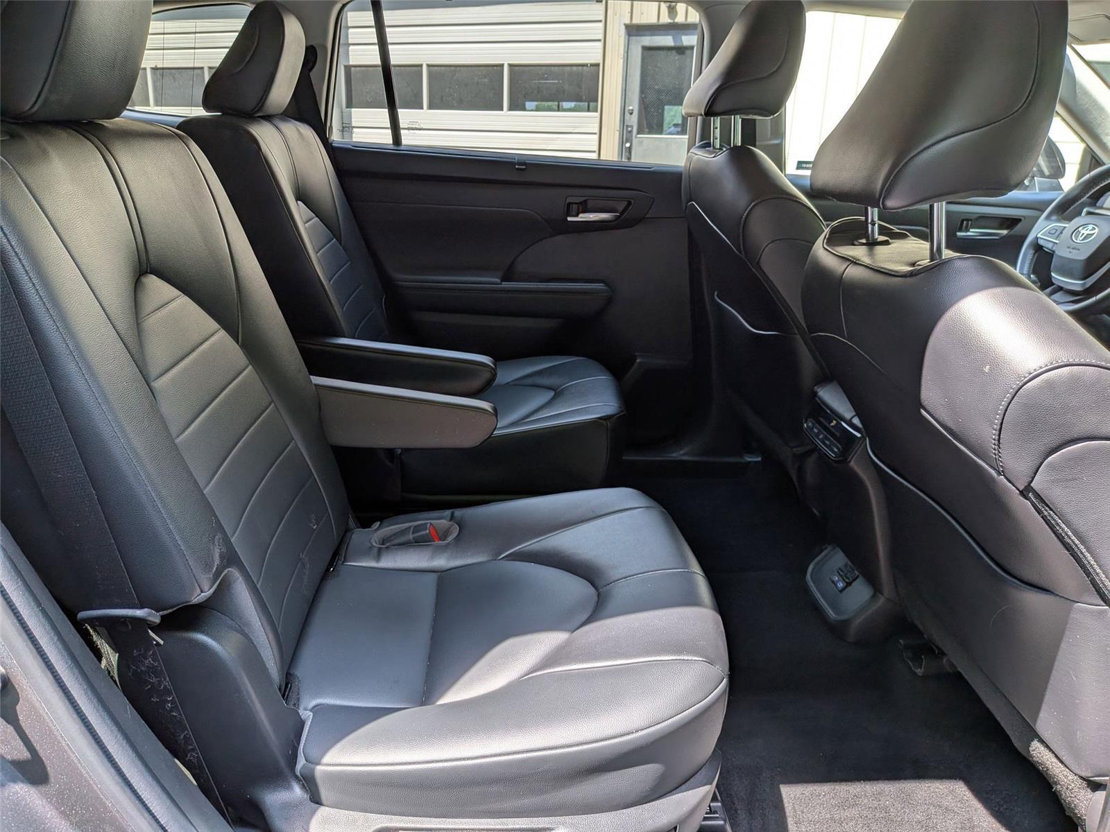 2022 Toyota Highlander XLE photo 31