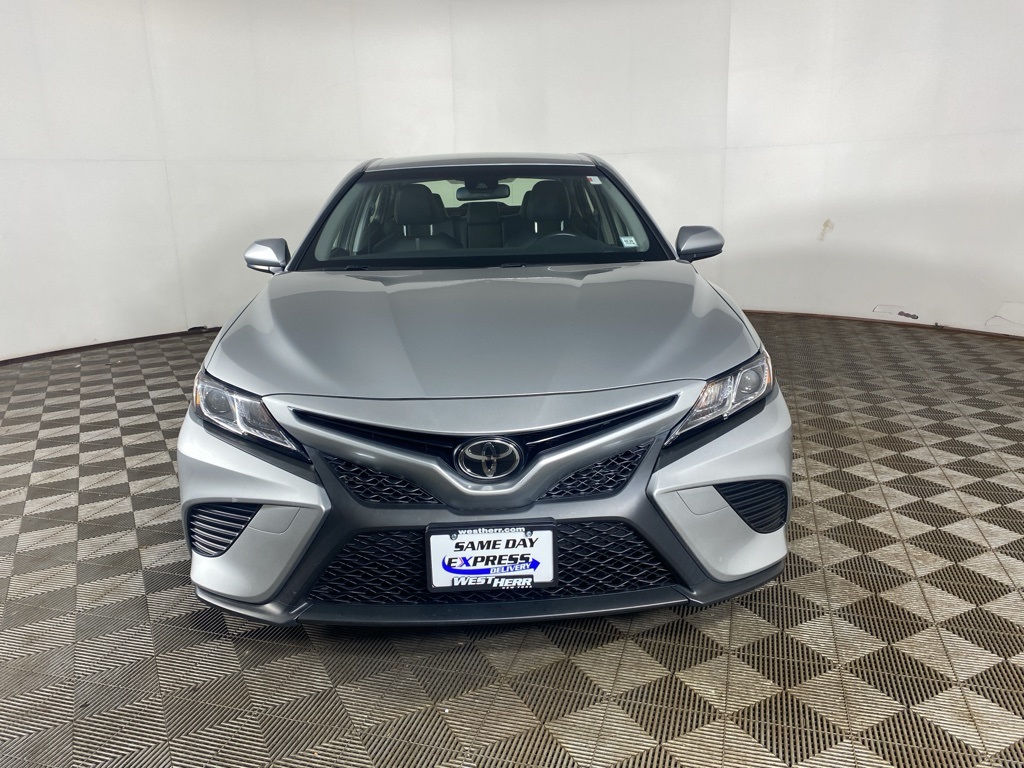 2018 Toyota Camry SE photo 9