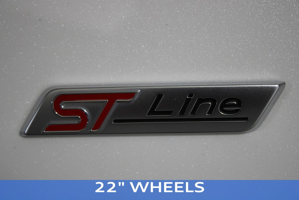 2022 Ford Explorer ST-Line photo 17