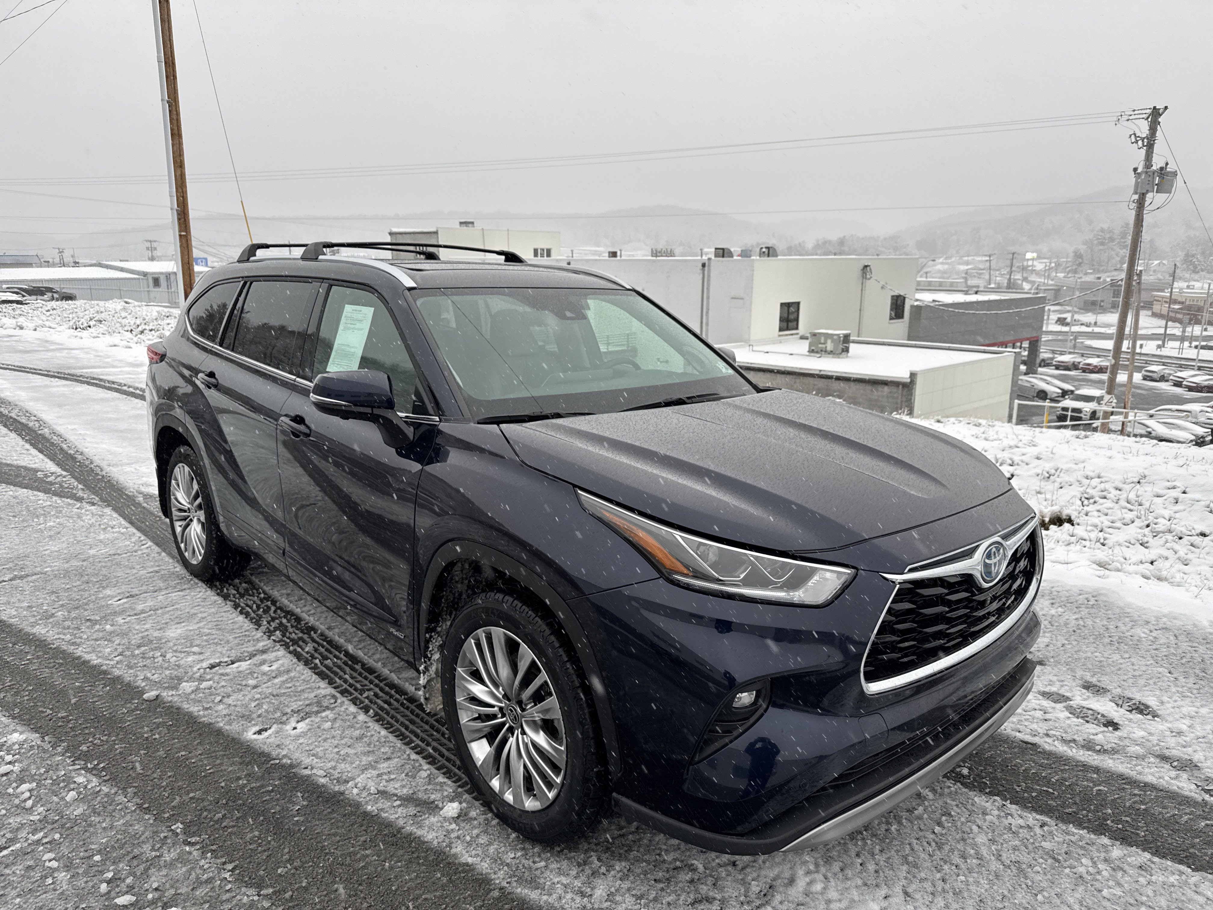 2023 Toyota Highlander Platinum's photo