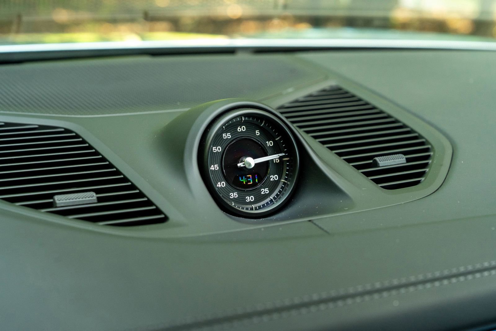 2026 Porsche Cayenne Base photo 25