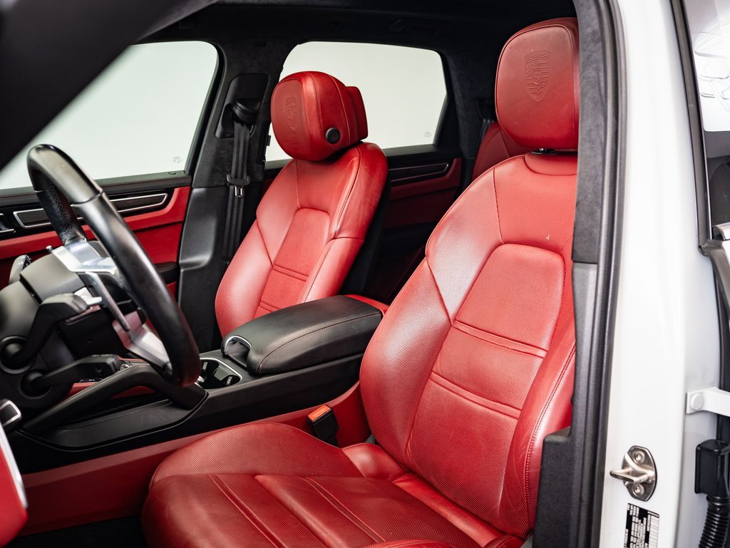 2022 Porsche Cayenne GTS photo 5