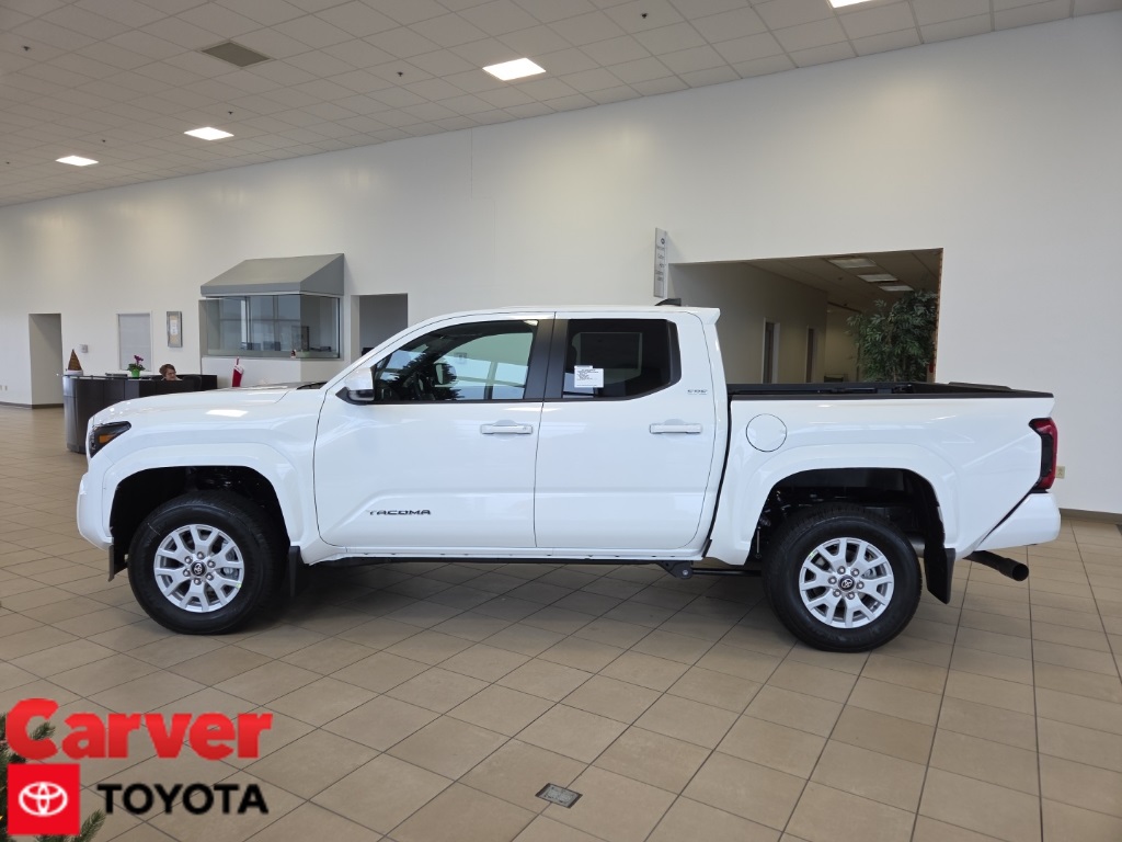 2025 Toyota Tacoma SR5's photo