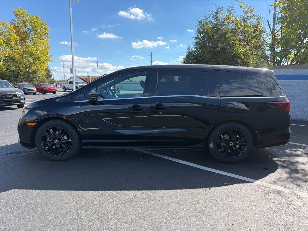 2023 Honda Odyssey Sport photo 2