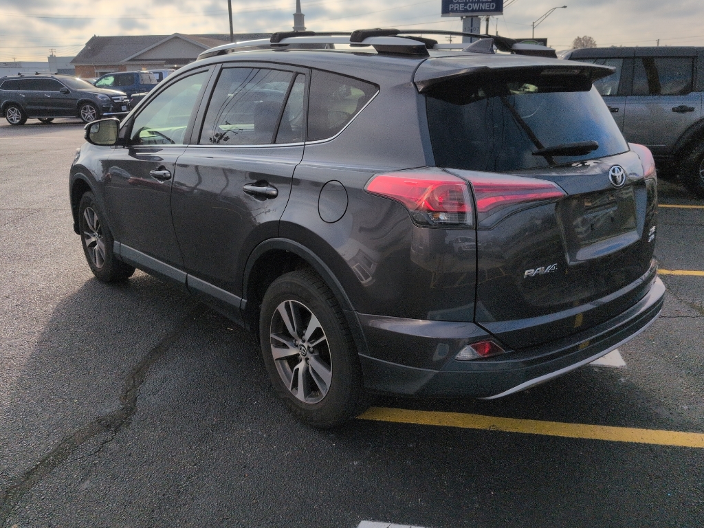 2016 Toyota RAV4 XLE photo 4