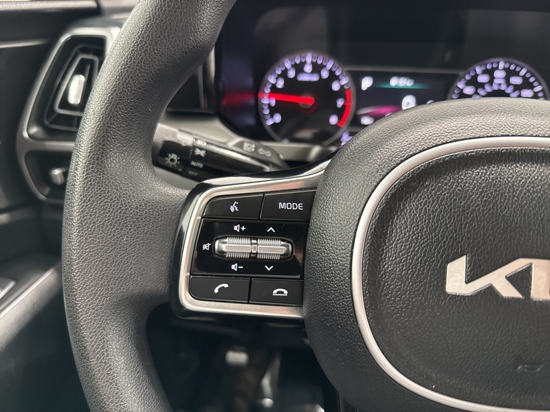 2022 Kia Sorento LX photo 24