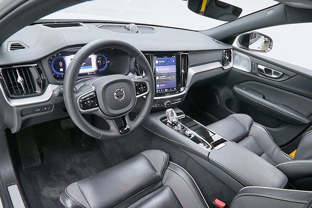 2023 VOLVO S60 - Image 14