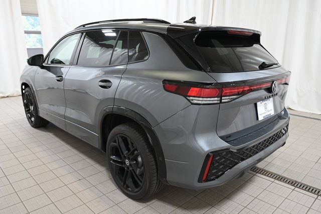2025 Volkswagen Tiguan SE R-Line Black photo 9
