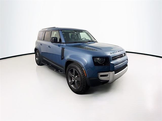2025 Land Rover Defender 110 S photo 3