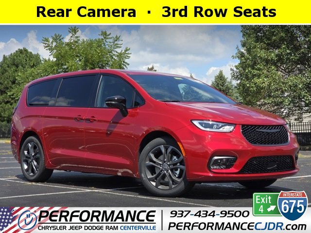 2026 Chrysler Pacifica Select's photo