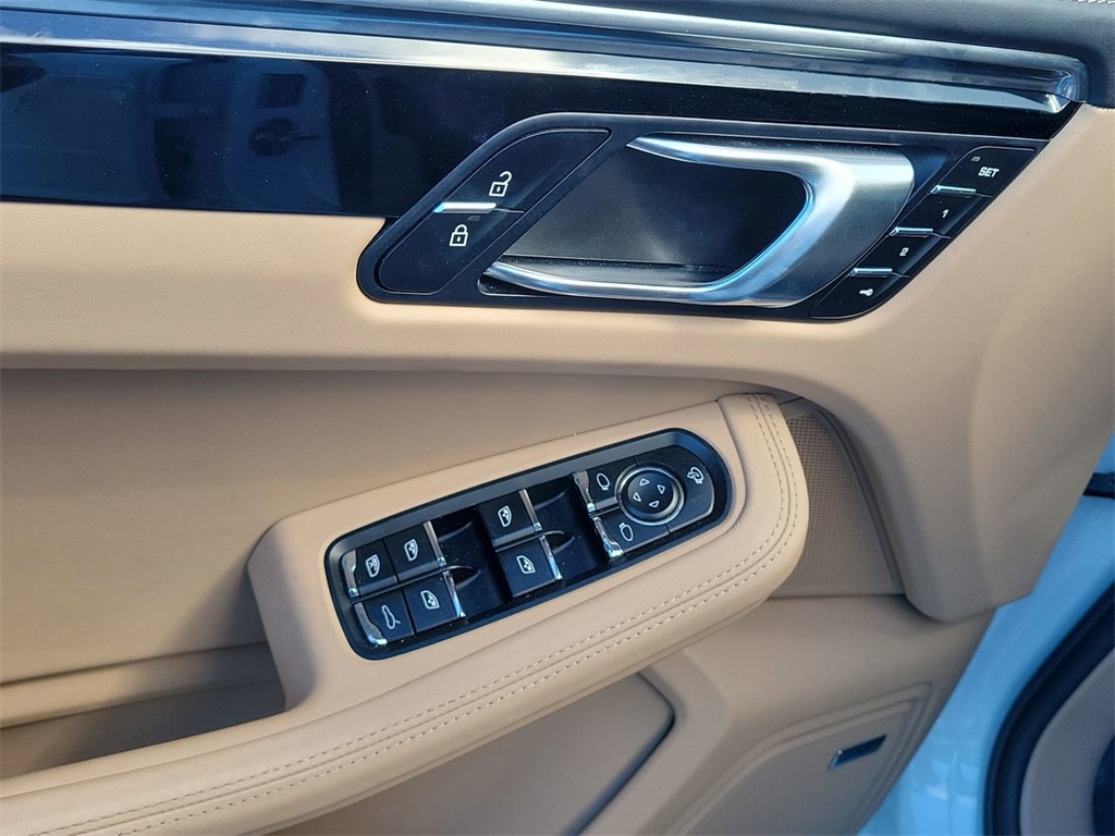 2024 Porsche Macan T photo 21