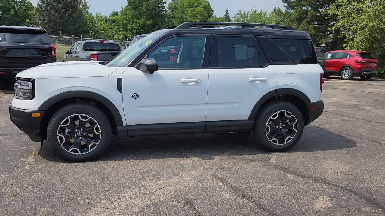 2025 Ford Bronco Sport Outer Banks photo 3