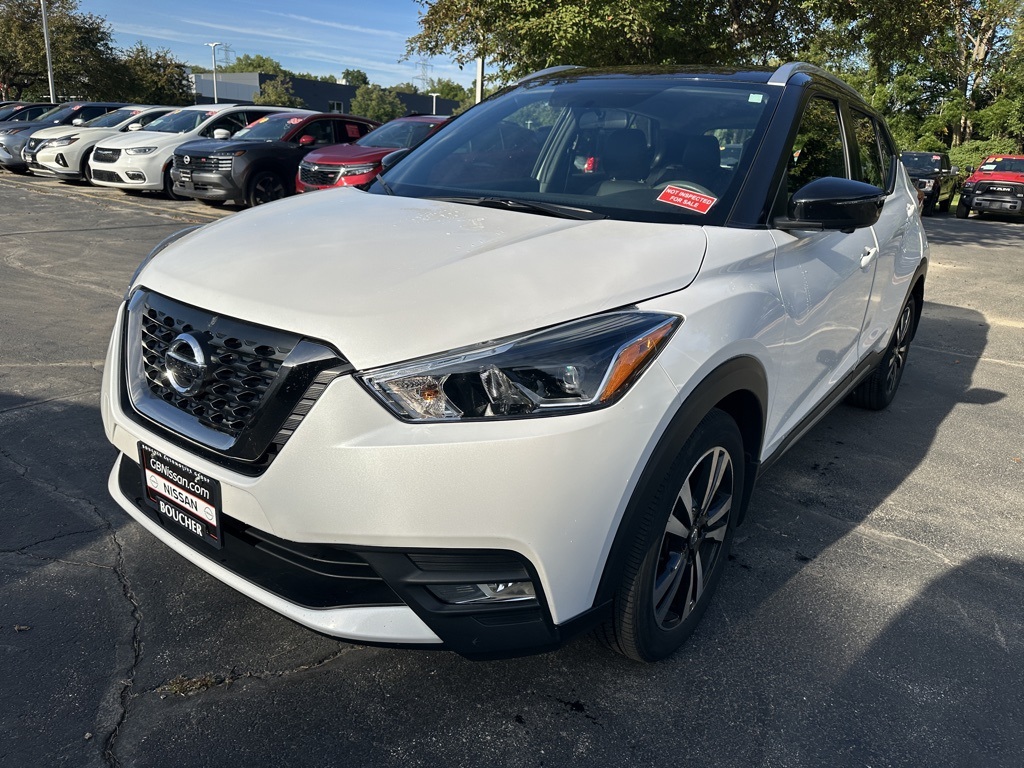 2019 Nissan Kicks SR photo 2