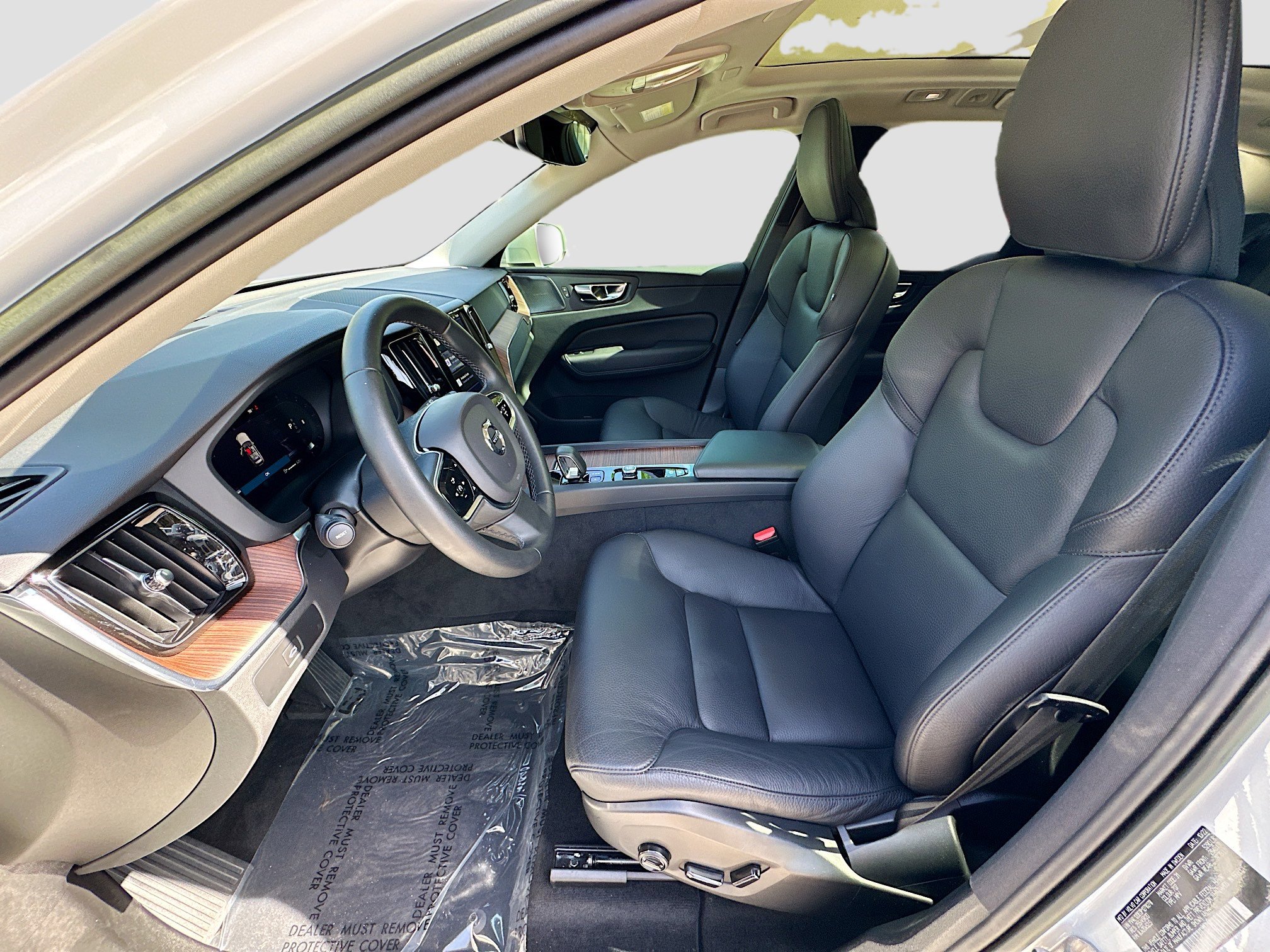 2023 Volvo XC60 Plus photo 20