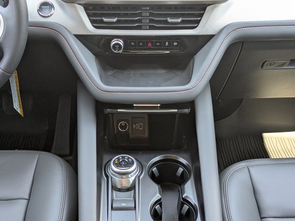 2025 Ford Explorer photo 21