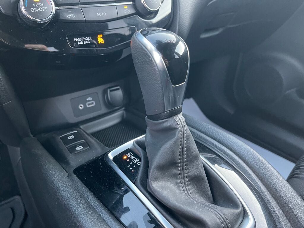 2019 Nissan Rogue SV photo 14
