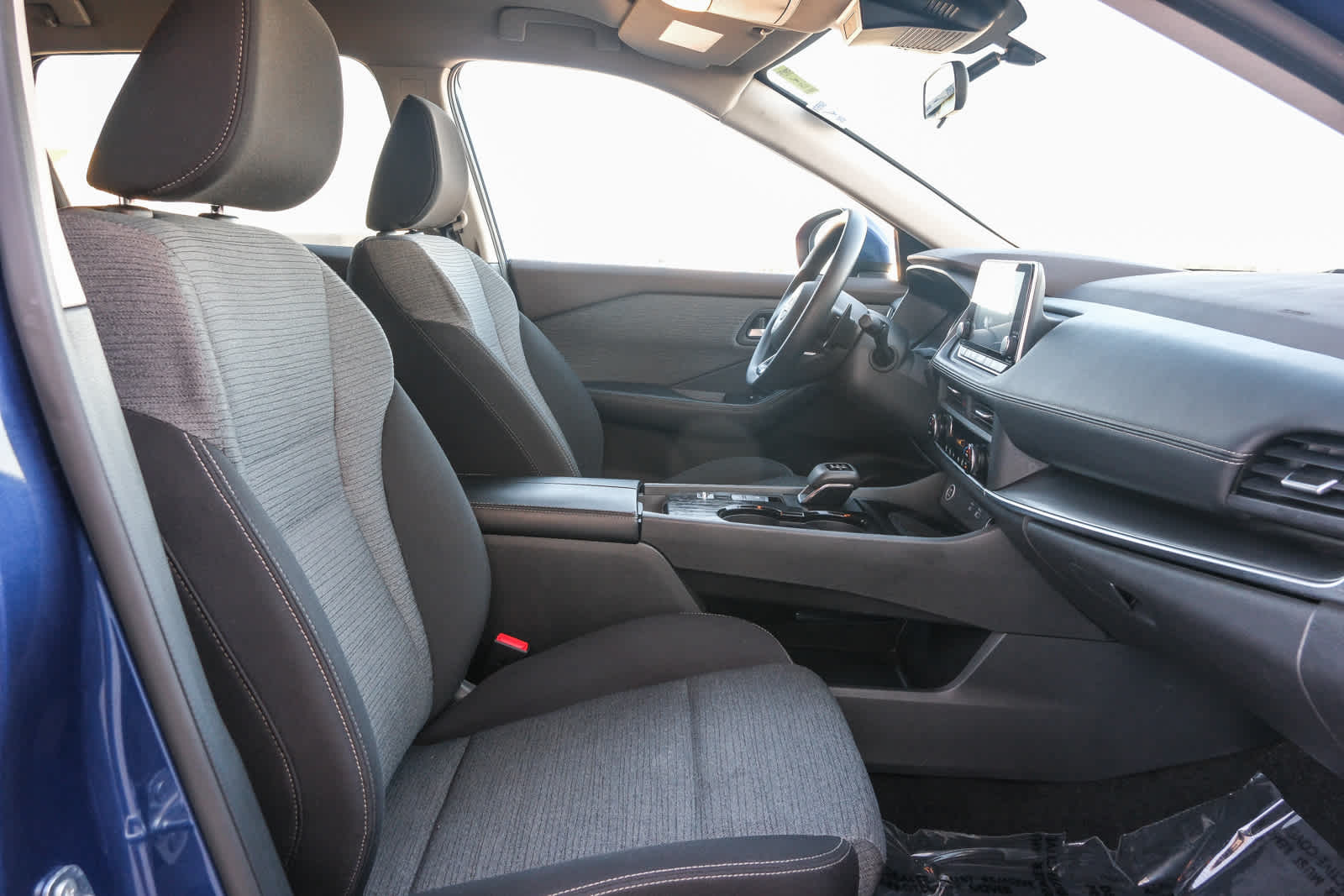 2023 Nissan Rogue SV photo 18