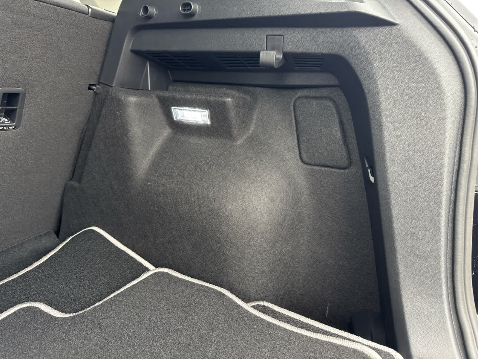 2025 Volkswagen Taos SE photo 40