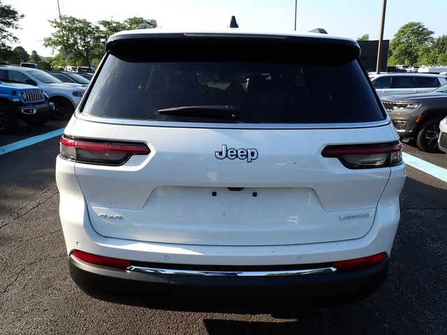 2025 Jeep Grand Cherokee Laredo photo 4