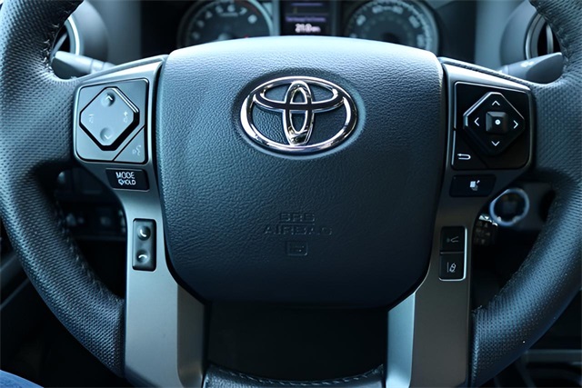 2023 Toyota Tacoma TRD Off-Road photo 16
