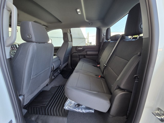 2025 Chevrolet Silverado 2500HD Custom photo 38