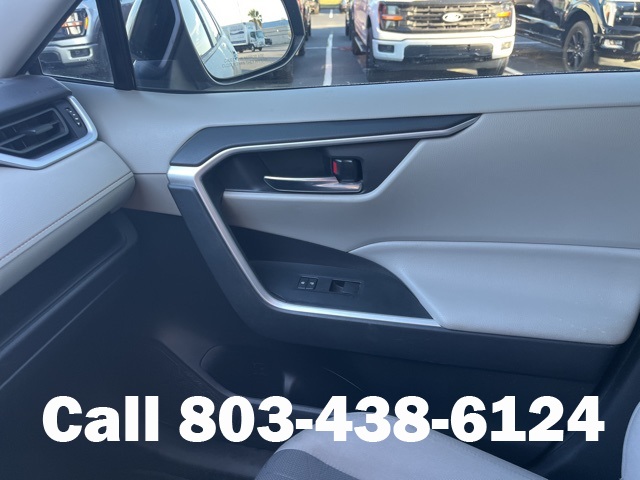 2021 Toyota RAV4 XLE photo 26