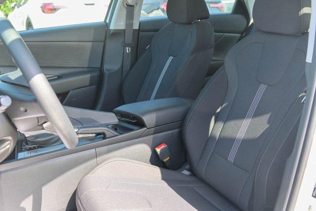 New 2025 White Hyundai SE image 8