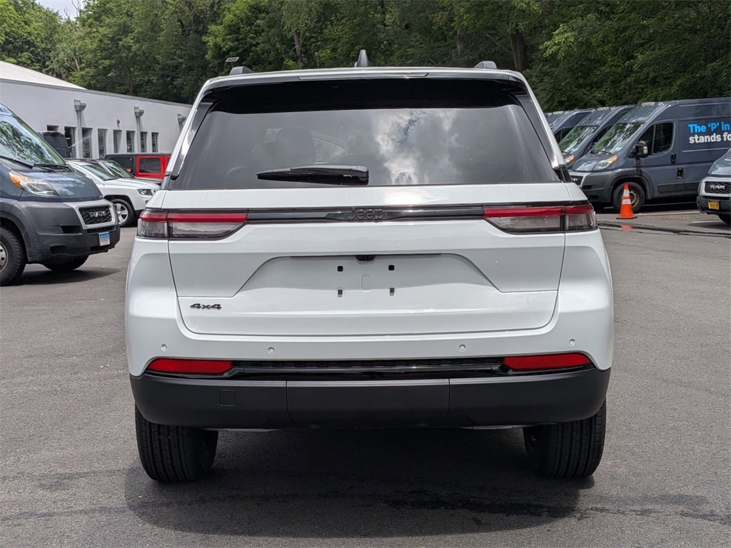 2025 Jeep Grand Cherokee Altitude X photo 2