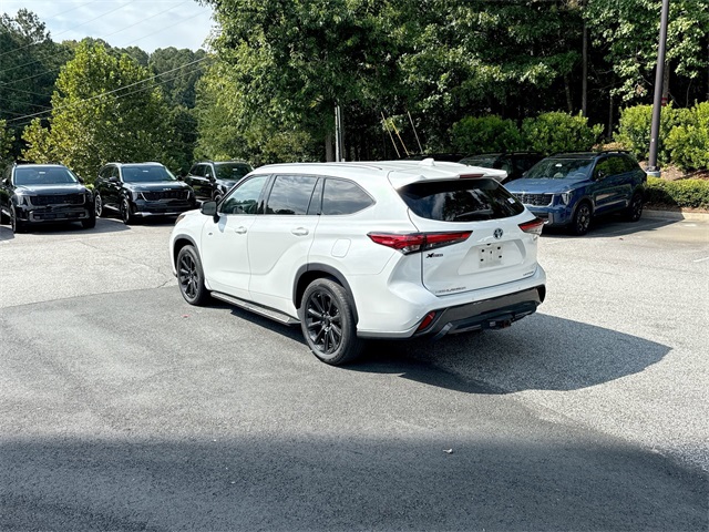 2022 Toyota Highlander Hybrid Limited photo 3
