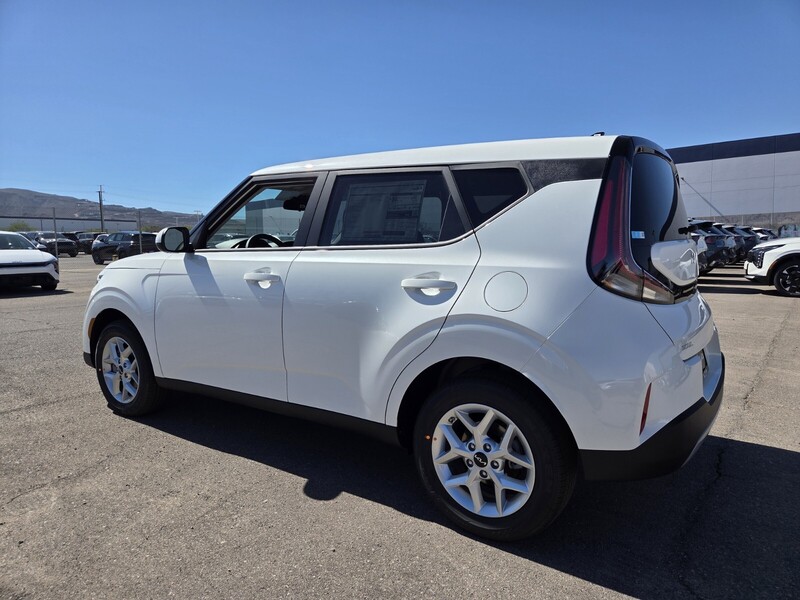 2025 Kia Soul LX S photo 3
