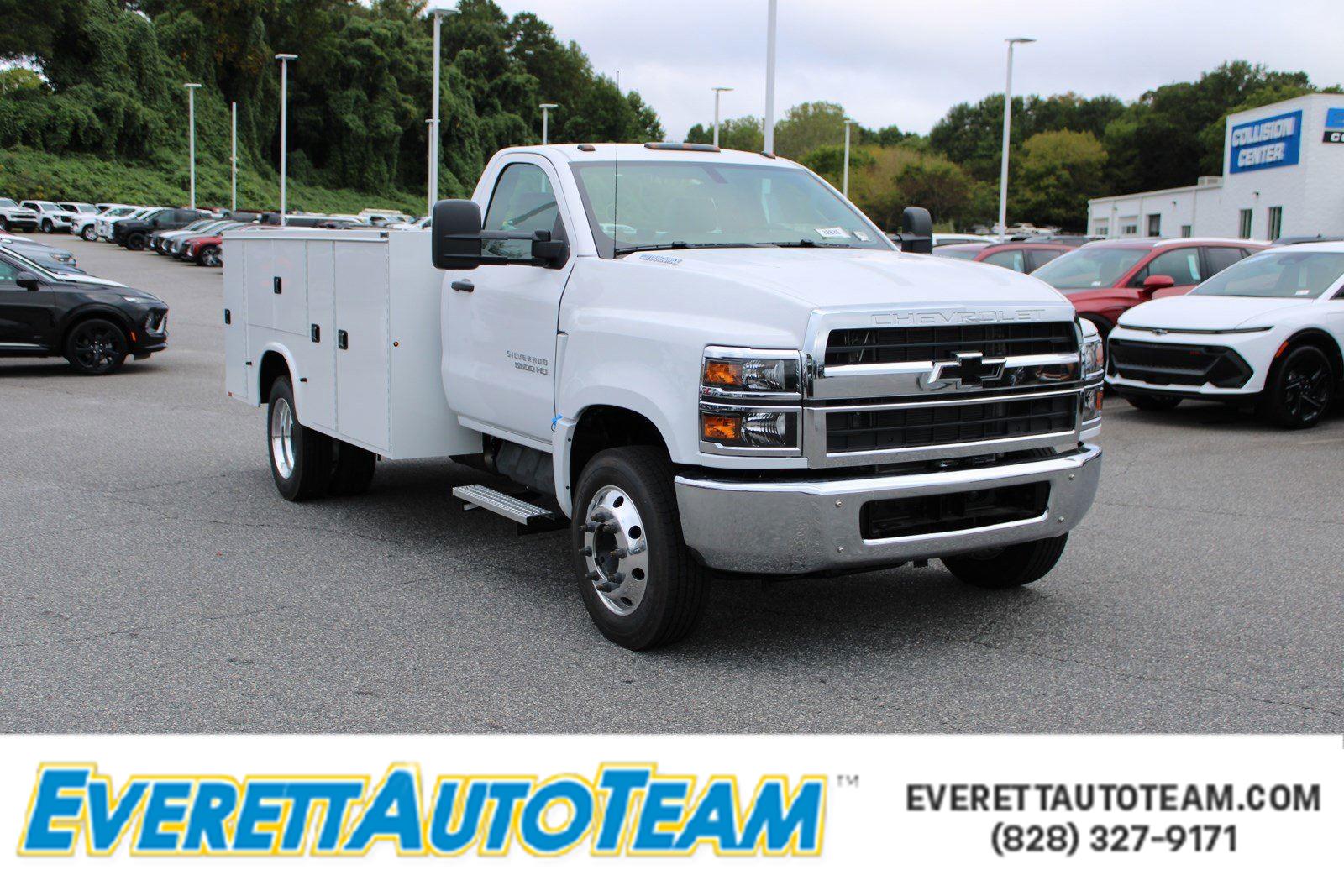 2024 Chevrolet Silverado 4500 Medium Duty Chassis Cab Work Truck's photo