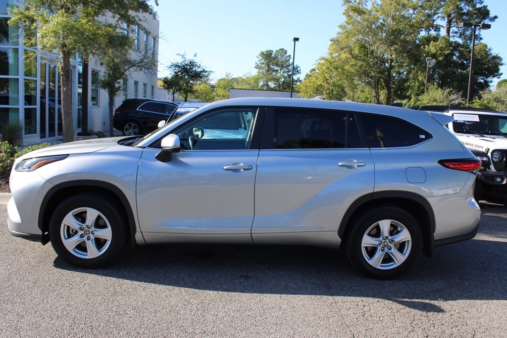 2023 Toyota Highlander L photo 9